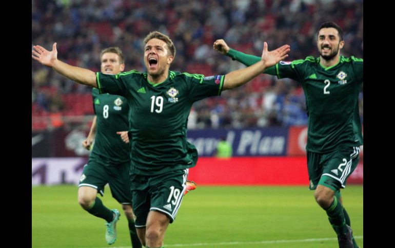 El delantero Jamie Ward abre el marcador al minuto nueve. EFE / S. Chorchoubas