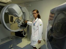 Un mastógrafo permite obtener tomas de diferentes perspectivas de la mama y así detectar alteraciones en los tejidos. EL INFORMADOR / ARCHIVO