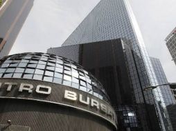 El peso inicia la sesión con una apreciación de 0.35 por ciento y cotiza en alrededor de 13.51 pesos por dólar. SUN / ARCHIVO