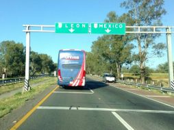 Las Chivas, a su llegada a León para su encuentro con el bicampeón. TWITTER / @Chivas