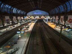 Durante el sábado y domingo, las estaciones de Alemania mostraron sus andenes vacíos. AP / A. Heimken