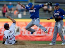 Con apoyo de Gutiérrez, Leo Heras anotó de 'caballito' la carrera para conseguir la victoria de Charros. FACEBOOK / CharrosBeisbolOficial