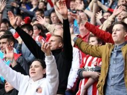 Más de dos mil 500 aficionados viajaron el sábado al estadio del Southampton que apoyan al equipo. FACEBOOK / sunderlandafc