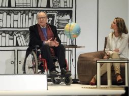 El humorista recibe el reconocimiento por el valor educativo y la trascendencia de los personajes de su obra. EFE / J. Cereijido