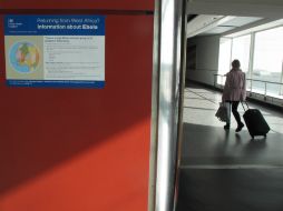 Desde hace varios días se toma la temperatura a los pasajeros procedentes del África occidental en cinco aeropuertos de Estados Unidos. AP / S. Pogatchnik