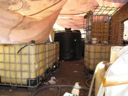 La Policía de Tonalá asegura el diesel en la zona de Santa Paula. EL INFORMADOR /