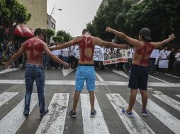 Algunos estudiantes pintaron sus cuerpos para manifestar sus demandas. EL INFORMADOR / F. Atilano