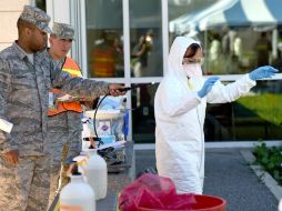 Autoridades y personal médico han reforzado protocolos para la prevención de infección del ébola. AP / N. Tomecek