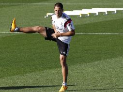 Javier Hernández tuvo tiempo para mostrar su apoyo a las familias de los 43 desaparecidos de Ayotzinapa. EFE / J.Guillén