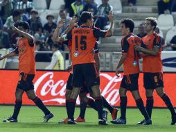 Los jugadores de la Real Sociedad celebran el gol anotado por su equipo en el minuto 22 del partido contra el Córdoba. EFE / R. Alcaide