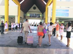 Los primeros huéspedes fueron recibidos con mariachi y bebidas. ESPECIAL / Cortesía Hotel Barceló