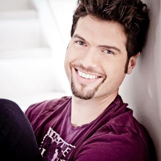 Mauricio Martínez no oculta a su esposo