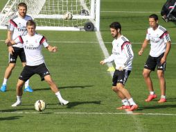 Javier Hernández no jugó el Clásico, por lo que tendría actividad este miércoles. EFE / ARCHIVO