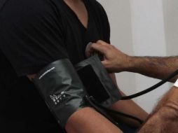 Recomiendan a pacientes jóvenes practicarse periódicamente un chequeo médico. EL INFORMADOR / ARCHIVO
