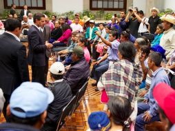 Los padres iniciaron su regreso a su tierra tras estar cara a cara con Enrique Peña Nieto. SUN / ESPECIAL