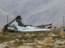 Los restos de la nave Virgin Galactic se esparcieron sobre una pequeña sección del desierto de Mojave en California. AP / R. Chiu