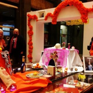 El Instituto Cervantes dedica altar de muertos a escritores