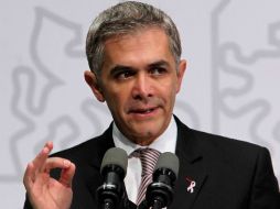 ''El jefe de Gobierno se encuentra hospitalizado, estable y recuperándose'', dice la versión oficial sobre la salud de Mancera. SUN / ARCHIVO