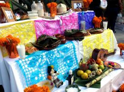 Los altares son una ocasión para rendir tributo a los fallecidos, alrededor del mundo se ha extendido esta tradición. NTX / F. Gálvez