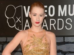 Iggy no se dio cuenta de que su pantalón estaba roto, y siguió cantando y bailando. AFP / ARCHIVO