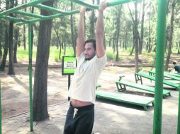 Jaime Ancira Valverde es instructor de kitesurfing.  /