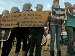 Los congregados en el Zócalo se solidarizan con los familiares de los normalistas, quienes encabezan el movimiento. SUN / F. Ramírez
