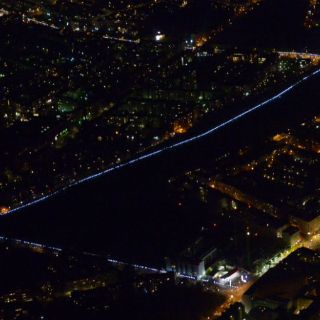 Conmemoran caída del Muro de Berlín con fiesta