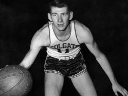 Antes de jugar con los Knicks de 1949 a 1956, Vandeweghe particpó durante cuatro temporadas con Colgate, un equipo universitario. AP / ARCHIVO