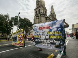 Locatarios del Corona se manifestaron este lunes para exigir una garantía de que tendrán su lugar. EL INFORMADOR / A. Hernández