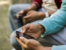 Las personas tienen que recurrir a diferentes servicios de comunicación, como Messenger, WhatsApp, Instragram o Slingshot. EL INFORMADOR / ARCHIVO