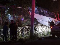 El camión impactó contra la barda y el plantel, una menor perdió la vida. EL INFORMADOR / J. Mendoza