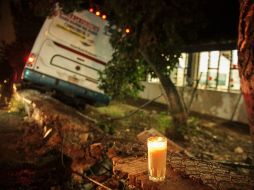 Los vecinos colocaron una vela en el lugar del accidente. EL INFORMADOR / ARCHIVO