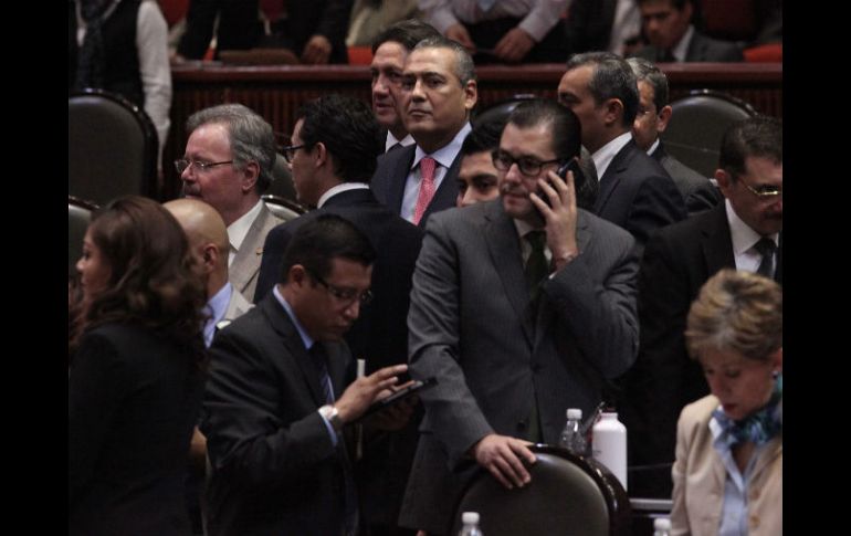 El coordinador del PRI en la Cámara de Diputados, Manlio Fabio Beltrones, durante la sesión de este martes en San Lázaro. SUN / A. Hernández
