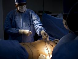 Muchos negocios operan con médicos generales con sólo un diploma. AP / ARCHIVO