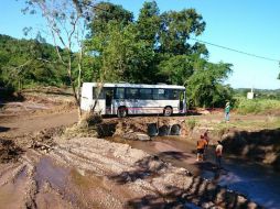 Las intensas lluvias provocaron el colapso de una obra de drenaje. ESPECIAL /