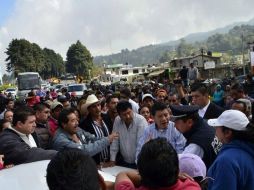 El secretario de Gobierno, Matías Quiroz recibe fuertes reclamos de los habitantes. TWITTER / ‏@SG_Morelos