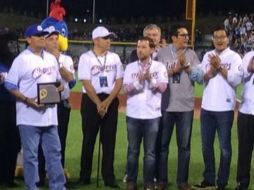 Charros entregó un reconocimiento a Fernando 'Torito' Valenzuela. TWITTER / @FanCharro