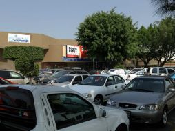 Se levantarán infracciones a vehículos que obstruyan bahías o acotamientos y que invadan rampas de acceso. EL INFORMADOR / ARCHIVO