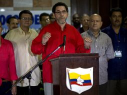 El delegado de las FARC, Pastor Alape, ratifica la decisión de continuar las negociaciones de paz. AP / R. Espinosa