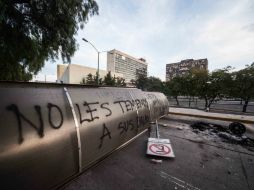 Aspecto de las barricadas colocadas en las inmediaciones de CU tras los hechos violentos registrados el sábado pasado. SUN / G. Espinosa