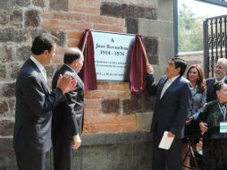 La placa fue colocada en la entrada del Torreón de vigilancia, a donde acudieron senadores y la directora del AGN. TWITTER / @SEGOB_mx