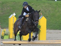 La amazona Jackeline Orozco, del Club Hípico Las Palmas, haciendo binomio con 'Comedia Las Palmas'. EL INFORMADOR / M. Vargas