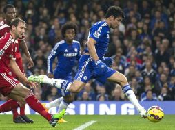 Diego Costa abrió así el marcador, para llegar a 11 goles en Inglaterra. AFP / A. Cowie