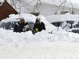 La Guardia Nacional junto con los pobladores realizan limpia de drenajes y alcantarillas para facilitar el escurrimiento. EFE / ARCHIVO