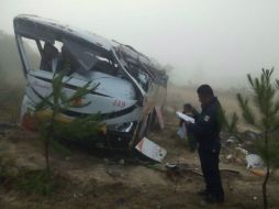 El conductor perdió el control del autobús y cayó a un barranco. EFE / ESPECIAL