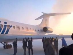 El hielo impidió el buen funcionamiento del remolcador y terminó en una situación curiosa pero alarmante. YOUTUBE / Алексей Вульф