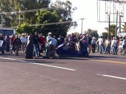 Durante el fin de la tarde, los manifestantes prepararon casas de campañas para pasar la noche en el sitio. TWITTER / @RadioUDGOcotlan