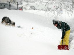 Los primos jugaban cuando una topadora que apartaba la nieve no los vio y se las arrojó encima. AP / D. Freel