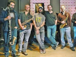 El grupo Escalandrum unirá su talento al de la mexicana Julieta Venegas para honrar a Astor Pantaleón Piazzolla. ESPECIAL /