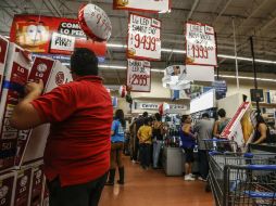 Las tiendas de autoservicio tuvieron una afluencia concurrida con ventas principalmente en el segmento de tecnología. EL INFORMADOR / ARCHIVO